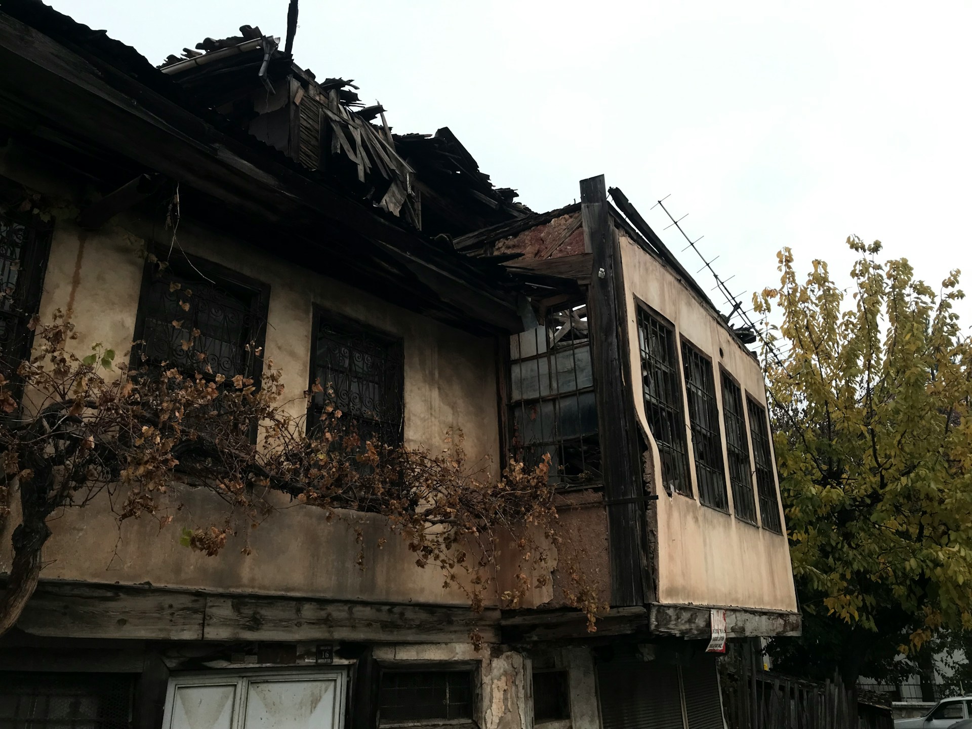 fire damage restoration contractor Wesley Chapel